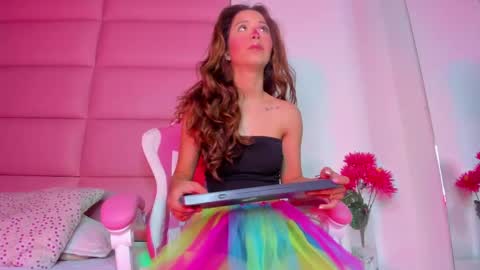 Snapshot of littlee_emma_ chatting on 02/09/25, 03:32 littlee_emma_ online show from 02/09/25, 03:32