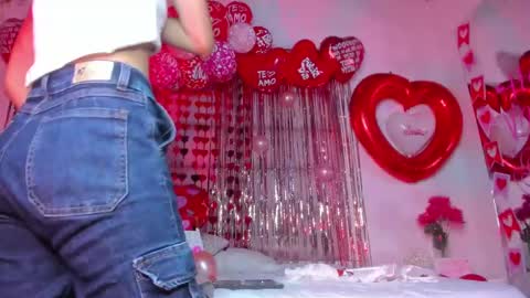 Snapshot of littlee_emma_ chatting on 02/15/25, 12:15 littlee_emma_ online show from 02/15/25, 12:15