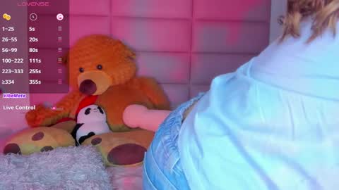 Snapshot of littlee_emma_ chatting on 03/06/25, 03:35 littlee_emma_ online show from 03/06/25, 03:35