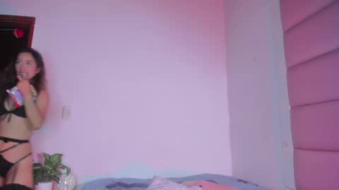 Snapshot of littlee_emma_ chatting on 09/17/25, 07:10 littlee_emma_ online show from 09/17/25, 07:10