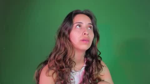 Snapshot of littlee_emma_ chatting on 09/21/25, 03:30 littlee_emma_ online show from 09/21/25, 03:30