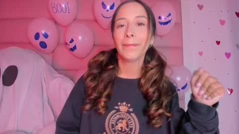 Snapshot of littlee_emma_ chatting on 10/13/25, 12:21 littlee_emma_ online show from 10/13/25, 12:21