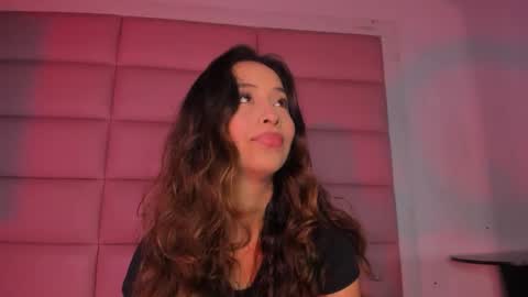 Snapshot of littlee_emma_ chatting on 11/15/25, 11:54 littlee_emma_ online show from 11/15/25, 11:54