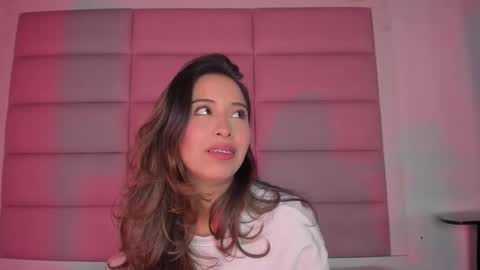 Snapshot of littlee_emma_ chatting on 11/30/25, 03:21 littlee_emma_ online show from 11/30/25, 03:21