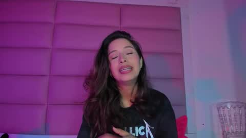 littlee_emma_ online show from 12/19/25, 03:46