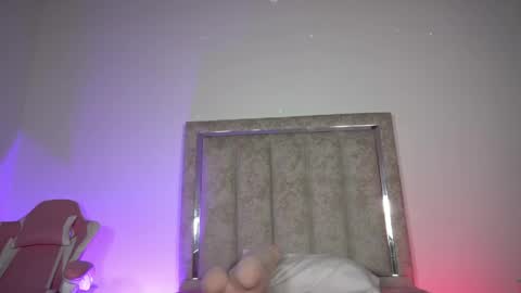 Snapshot of littlee_emma_ chatting on 04/30/26, 11:20 littlee_emma_ online show from 04/30/26, 11:20