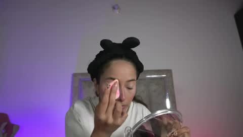 Snapshot of littlee_emma_ chatting on 05/02/26, 12:04 littlee_emma_ online show from 05/02/26, 12:04