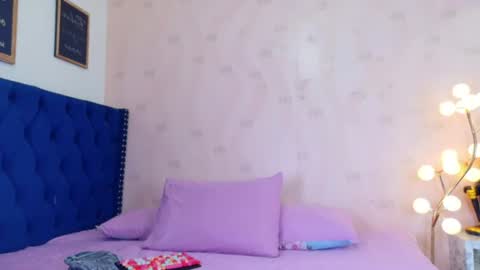 Snapshot of littleebonymommy chatting on 06/19/26, 07:50 Tania online show from 06/19/26, 07:50