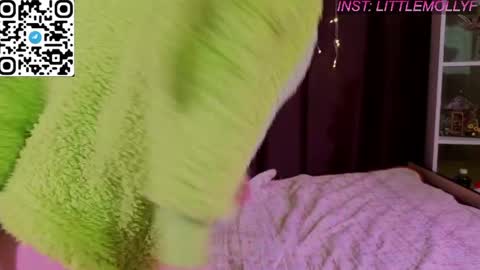 Molly online show from 06/05/26, 01:34