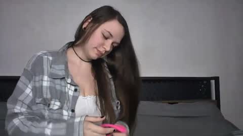 Snapshot of littlejessielov chatting on 01/28/25, 04:29 Jessie online show from 01/28/25, 04:29