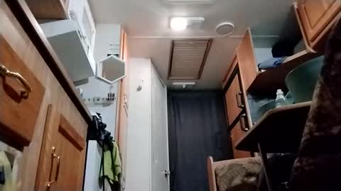 littleleo96 online show from 12/02/25, 05:46