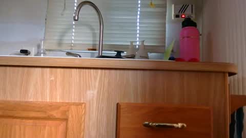 littleleo_96 online show from 11/20/25, 05:45