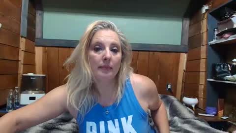 Snapshot of littlelisa1 chatting on 05/26/26, 01:23 lisanixs online show from 05/26/26, 01:23