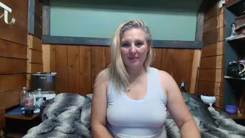 Snapshot of littlelisa1 chatting on 05/29/26, 03:59 lisanixs online show from 05/29/26, 03:59
