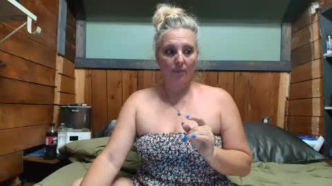 Snapshot of littlelisa1 chatting on 06/16/26, 02:14 lisanixs online show from 06/16/26, 02:14