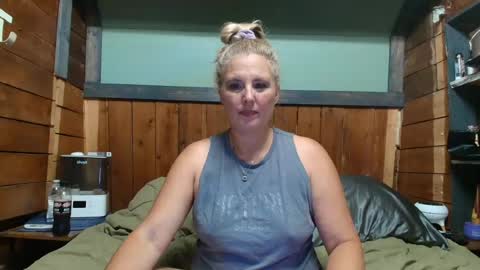 Snapshot of littlelisa1 chatting on 07/10/26, 04:42 lisanixs online show from 07/10/26, 04:42