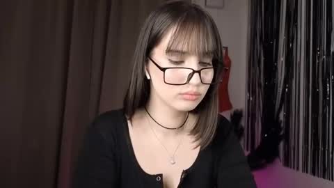 Snapshot of littlem0lly chatting on 02/10/26, 04:11 Violetta online show from 02/10/26, 04:11