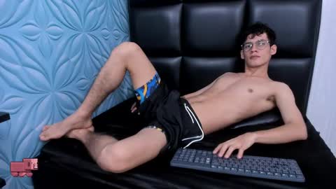 Snapshot of littlemax23 chatting on 09/25/25, 11:36 MAX online show from 09/25/25, 11:36