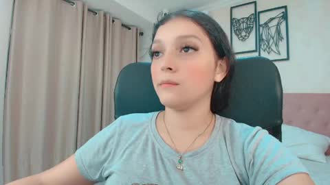 Snapshot of littlemolly_pregnant chatting on 05/12/26, 01:47 Sarahs Room online show from 05/12/26, 01:47