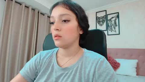 Snapshot of littlemolly_pregnant chatting on 05/22/26, 01:57 Sarahs Room online show from 05/22/26, 01:57