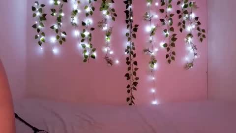 Snapshot of littlemoon0622 chatting on 10/20/25, 02:23 Moon online show from 10/20/25, 02:23