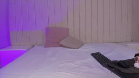 im olivia IG littleolivia01 online show from 02/04/25, 04:08