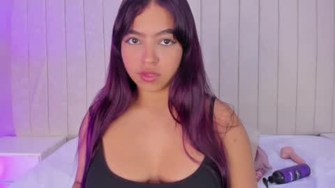 im olivia IG littleolivia01 online show from 02/11/25, 07:05