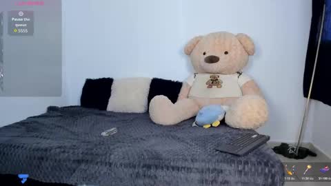 Snapshot of littleparker chatting on 12/22/25, 12:35 PARKER online show from 12/22/25, 12:35