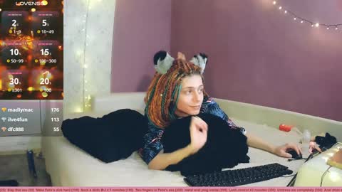 Felix online show from 12/31/24, 03:01