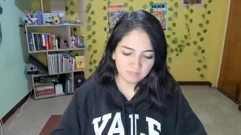 Mia  Wednesday to Sunday 730 am to 1030 am Colombian Hour D online show from 02/10/25, 01:03