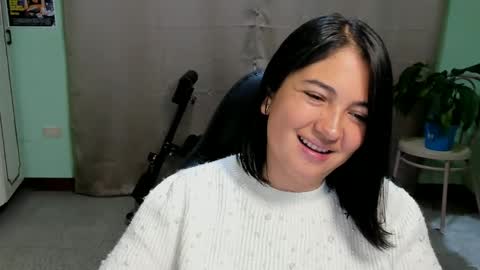 Mia  Wednesday to Sunday 730 am to 1030 am Colombian Hour D online show from 10/15/25, 06:35