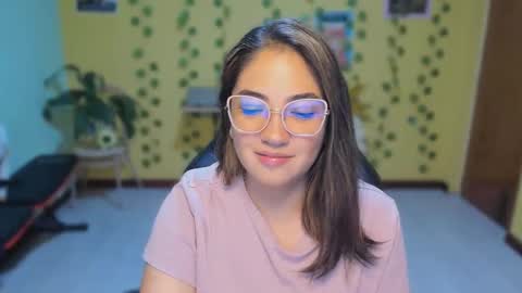 Mia  Wednesday to Sunday 730 am to 1030 am Colombian Hour D online show from 04/17/26, 11:52