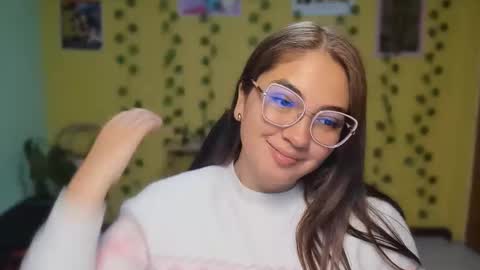 Snapshot of littleprety6969 chatting on 05/04/26, 02:40 Mia Wednesday to Sunday 730 am to 1030 am Colombian Hour D online show from 05/04/26, 02:40
