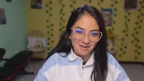 Snapshot of littleprety6969 chatting on 05/11/26, 01:55 Mia Wednesday to Sunday 730 am to 1030 am Colombian Hour D online show from 05/11/26, 01:55