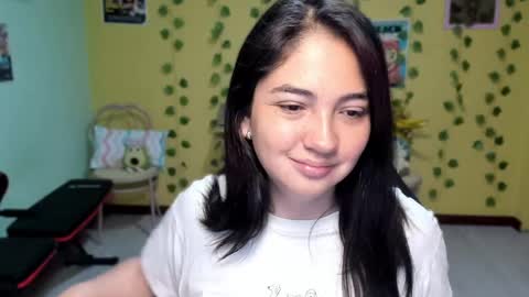 Snapshot of littleprety6969 chatting on 05/14/26, 04:30 Mia Wednesday to Sunday 730 am to 1030 am Colombian Hour D online show from 05/14/26, 04:30