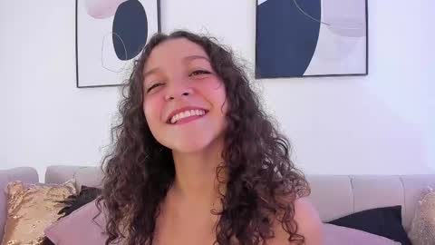 Snapshot of littlesoffi_gh chatting on 02/16/25, 05:26    online show from 02/16/25, 05:26