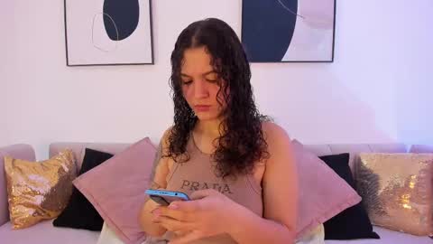 Snapshot of littlesoffi_gh chatting on 02/19/25, 08:22    online show from 02/19/25, 08:22