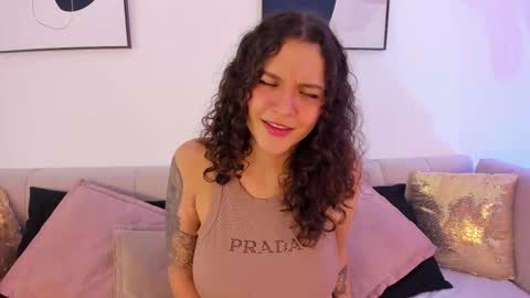 Snapshot of littlesoffi_gh chatting on 02/19/25, 02:34    online show from 02/19/25, 02:34