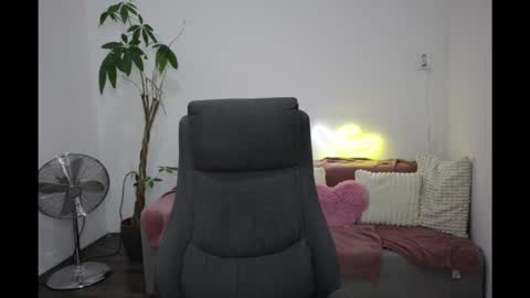 littlestellaspark online show from 09/25/25, 12:42