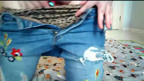 Snapshot of littlesubgirl_ chatting on 06/09/26, 01:34 Your Nicole if you want pvt with me tip 150 tkn extra and we go....... online show from 06/09/26, 01:34