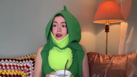 Snapshot of littlesugarpea chatting on 01/12/25, 12:39 Little Sugar Pea  online show from 01/12/25, 12:39