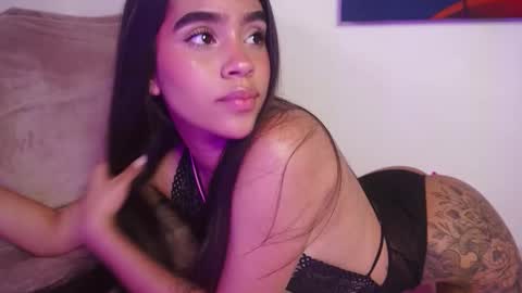 littletammy_ online show from 11/13/25, 02:49