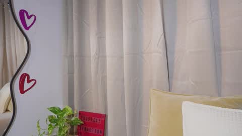 Snapshot of littletammy_ chatting on 12/21/25, 04:47 littletammy_ online show from 12/21/25, 04:47