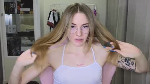 Eliana online show from 01/30/25, 03:08