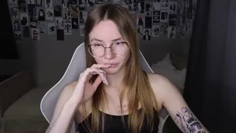 Snapshot of littlevildevil chatting on 06/12/26, 08:24 Eliana online show from 06/12/26, 08:24