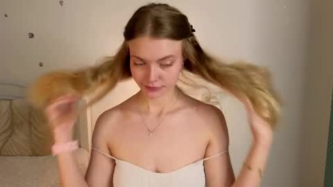 Snapshot of livia_hot chatting on 04/25/26, 12:30 livia_hot online show from 04/25/26, 12:30