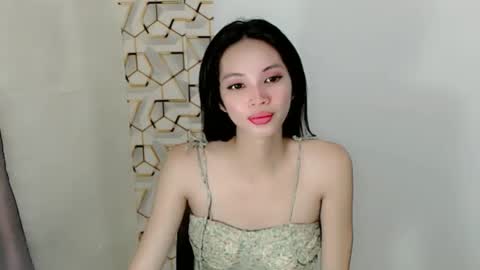 Snapshot of liviacum_ chatting on 10/16/25, 10:00 Lvia online show from 10/16/25, 10:00