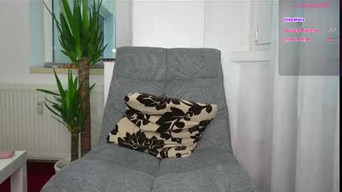 Snapshot of livmilani chatting on 11/14/25, 02:27 OnlyFans livia77 twitter liv20 4u online show from 11/14/25, 02:27