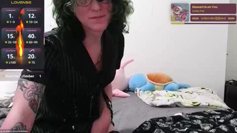 Snapshot of livolioyo chatting on 12/20/25, 03:02 Livolio online show from 12/20/25, 03:02