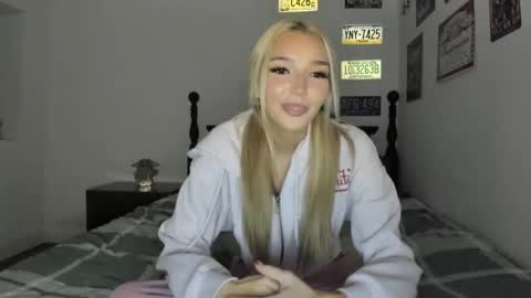 Snapshot of livvywinters chatting on 05/05/26, 05:04 Livvy online show from 05/05/26, 05:04